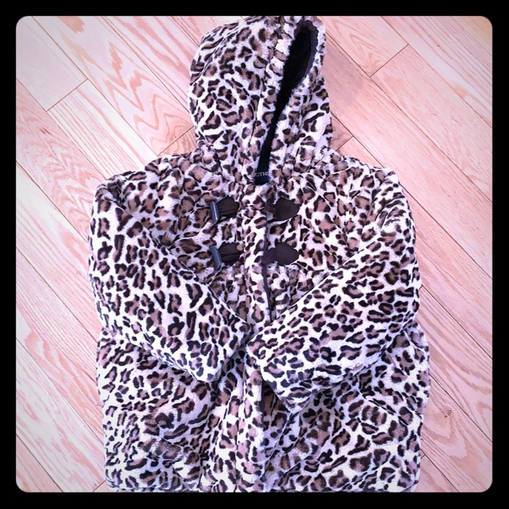 NWOT Rothschild 6x Leopard Snuggle Coat